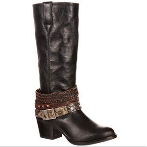 Women’s Durango boots with accessories